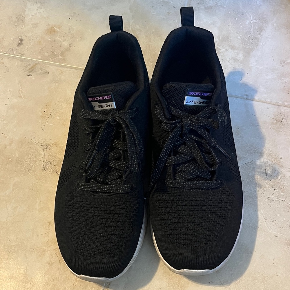EUC Skechers Lite-Weight Tennis Shoes